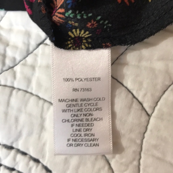 Scalloped floral tank top - Picture 3 of 3